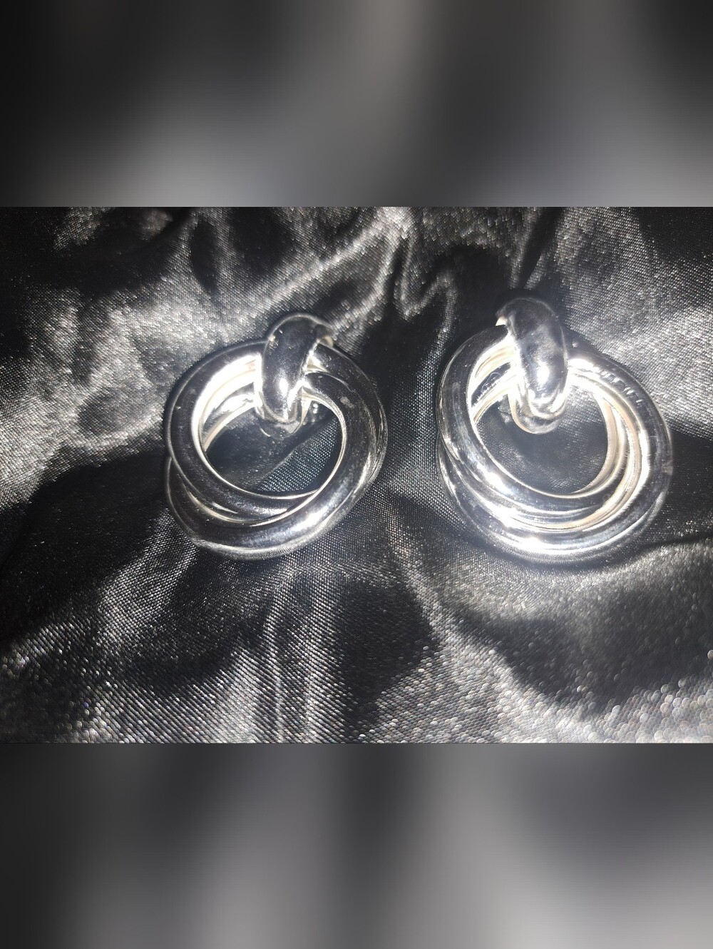 Classic Silver-Tone Interlocking Circle Clip-On Earrings